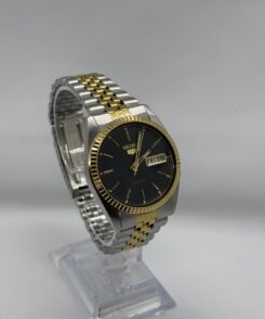 Alternative view of SNXJ90 black dial